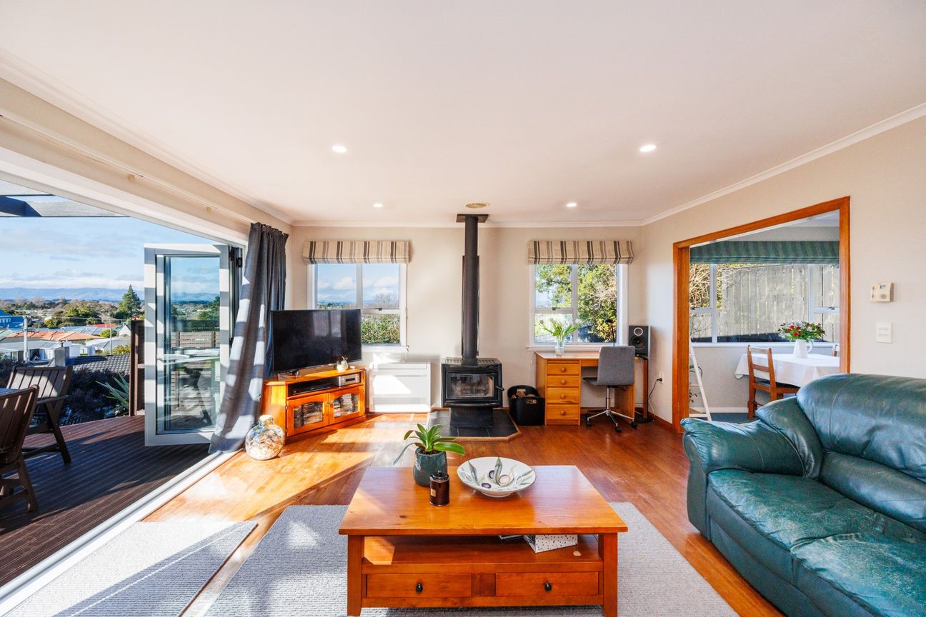 Sunshine, space and sweeping views – pohled 2