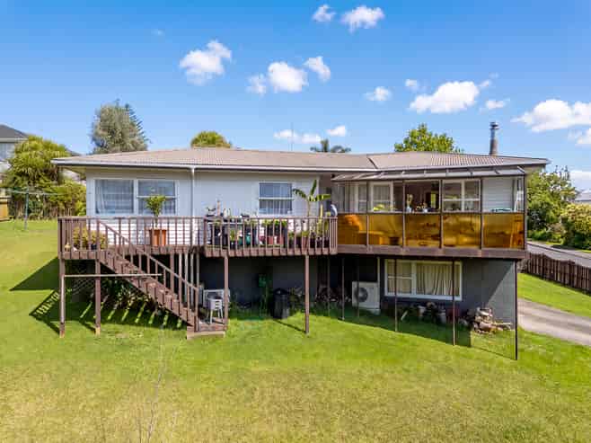 5 Edgewood Way, Henderson