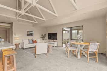 8a Nayland Street, Sumner