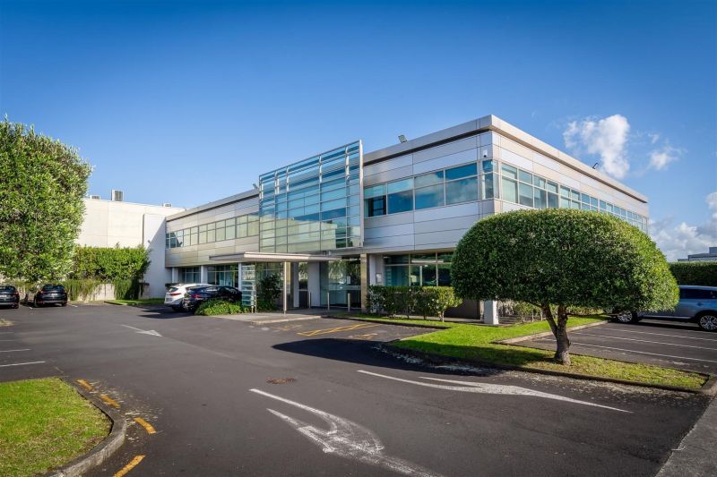 Corporate HQ on Vestey Drive – pohled 2