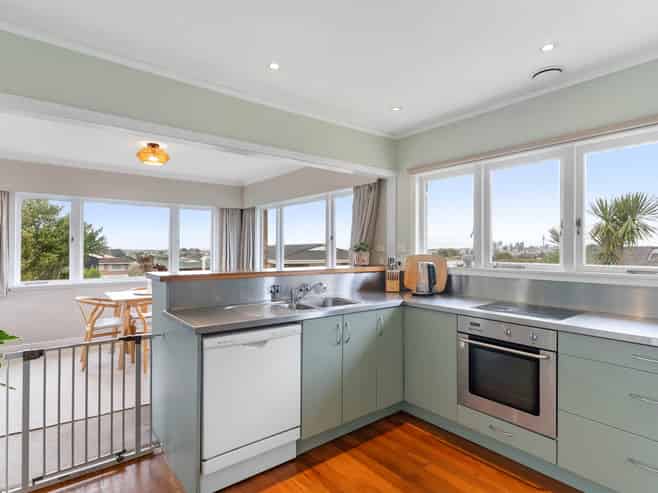 68 Raleigh Road, Northcote