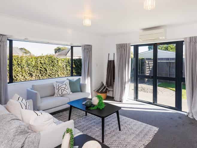 2 Pinedale Parade, Milson