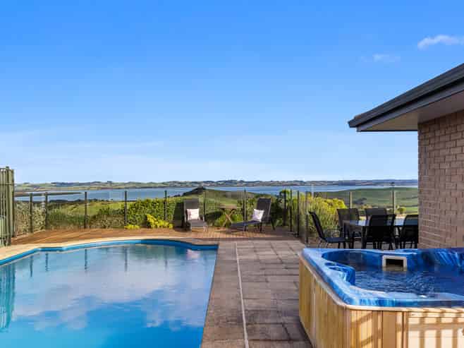 215 Oyster Point Road, Kaukapakapa