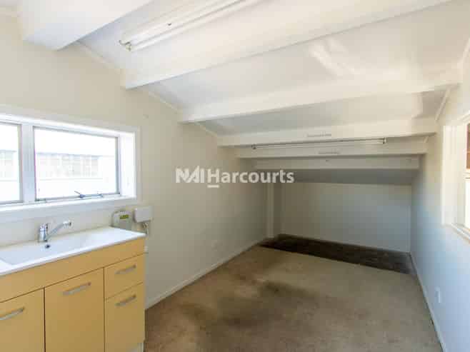 Excellent Browns Bay Warehouse 