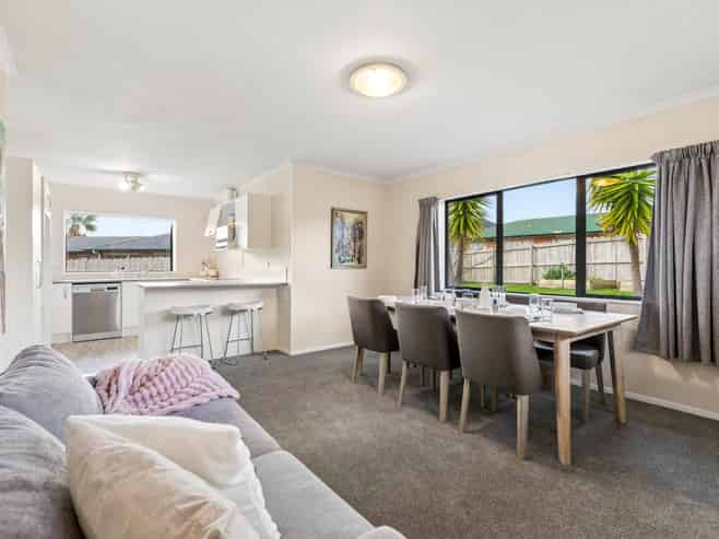 42  Medvale Avenue, Flat Bush