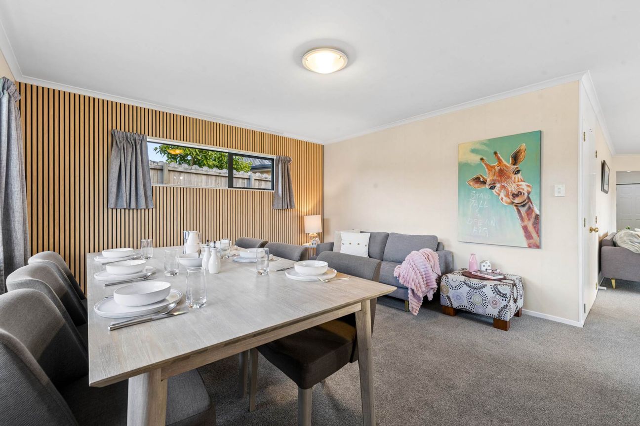 Deadline 15 July @4pm Calling mid $900,000s buyers - Więcej