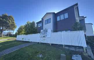 1/106 Triangle Road, Massey