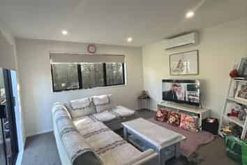 1/106 Triangle Road, Massey