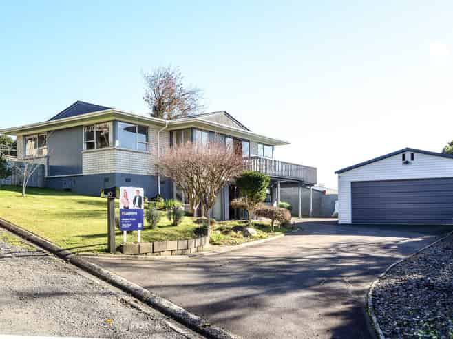 10 Hazelwood Avenue, Dinsdale