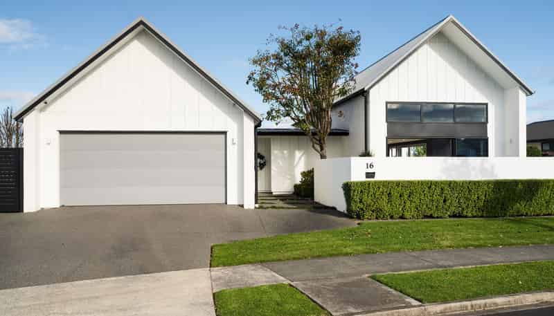 16 St Thomas Avenue, Pyes Pa