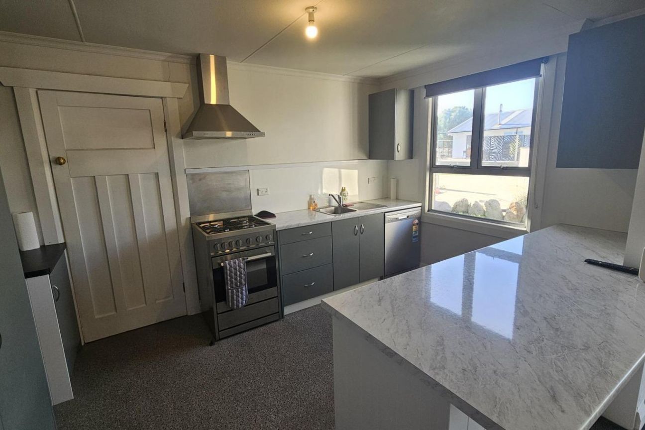 LARGE LOW MAINTENANCE HOME - Widok 2