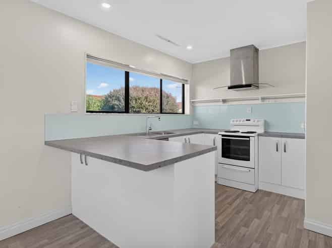 2/240 Songer Street, Stoke