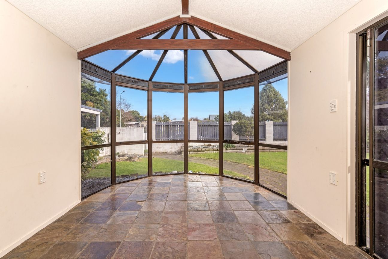 Spacious Family Living in Sought-After Whataupoko - Widok 3