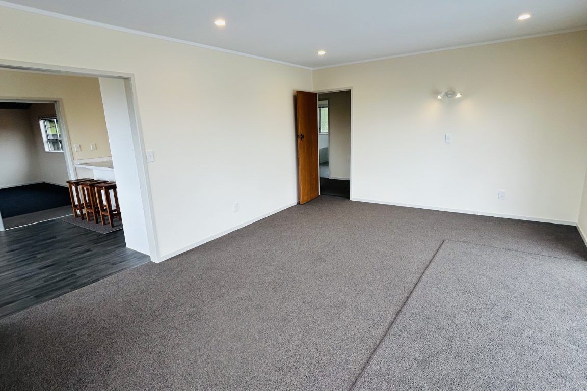 Spacious Family Living with Stunning Sea Views - 4/5 Bedroom Home in Prime Location - Widok 6