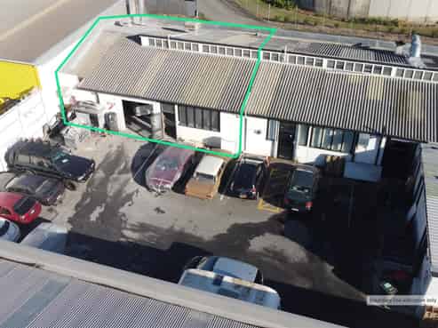Functional Rear Warehouse in Key Sockburn Location