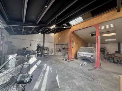 Functional Rear Warehouse in Key Sockburn Location