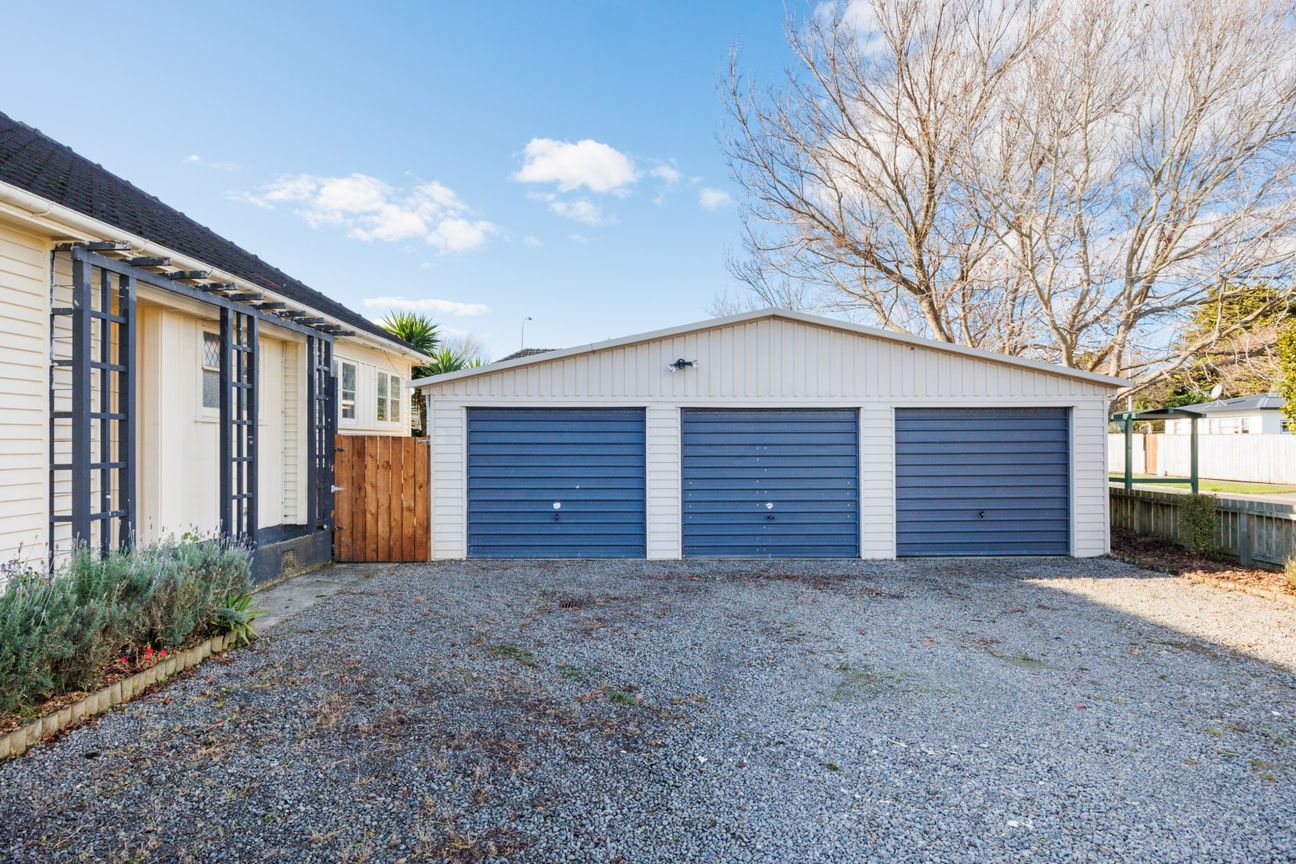 Triple garage - space - great value - Aanzicht 3