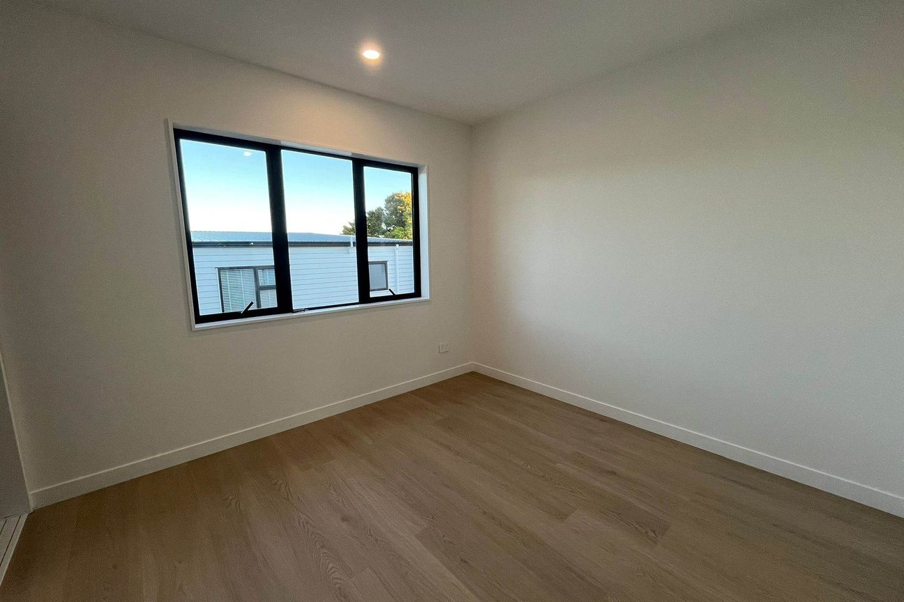 Brand new 4 Bedroom 3 Bathroom townhouse in Mo... - Widok 6