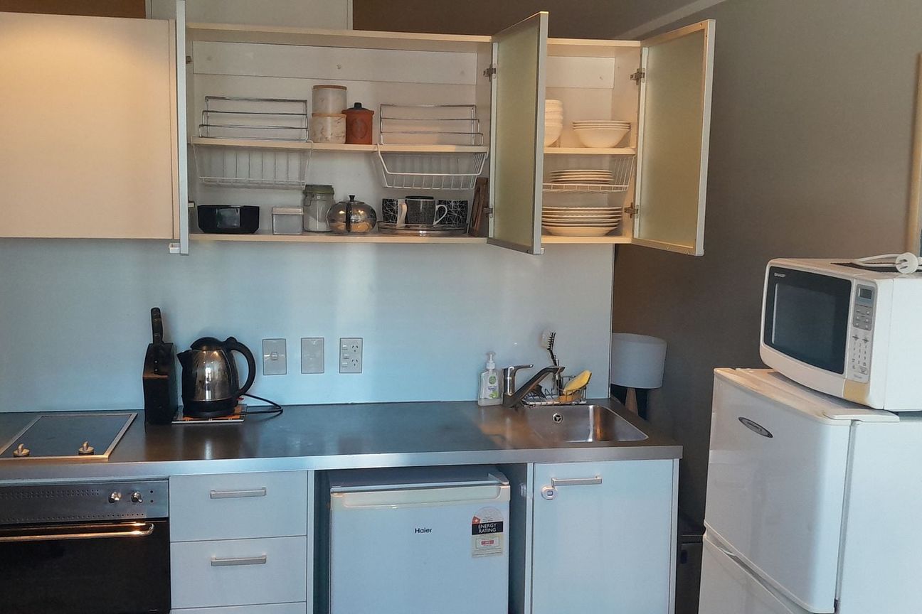 Ready-to-move-in Fully Furnished unit & 2 Carparks - Vista 5