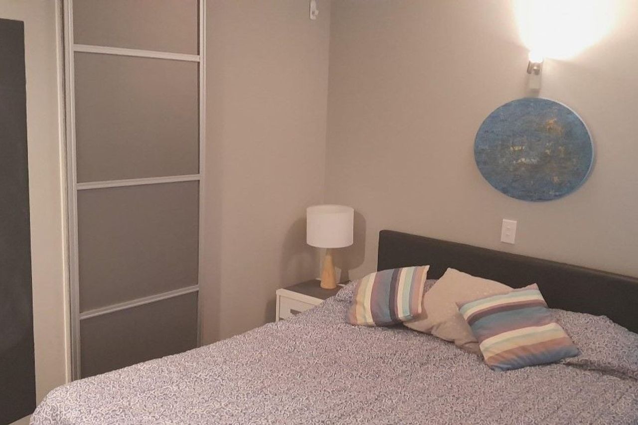 Ready-to-move-in Fully Furnished unit & 2 Carparks - Vista 4
