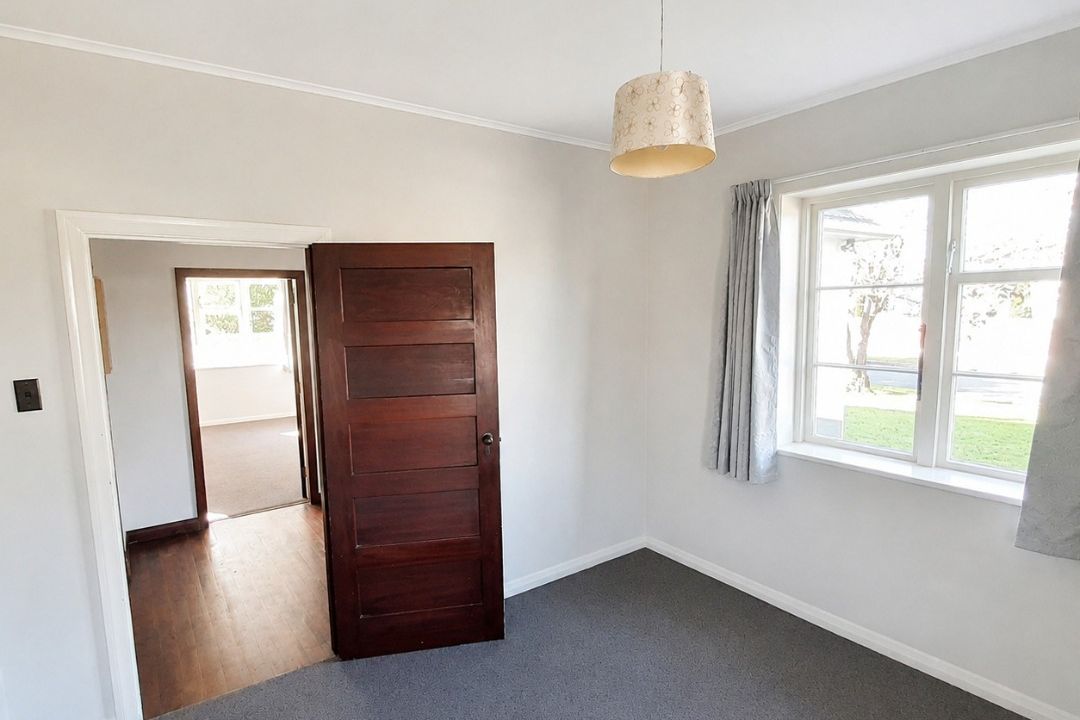 *** CLOSE TO WESTFIELD MALL *** - Fler