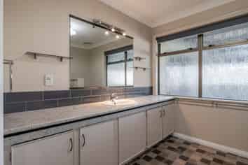 Manawatu / Whanganui - Address withheld