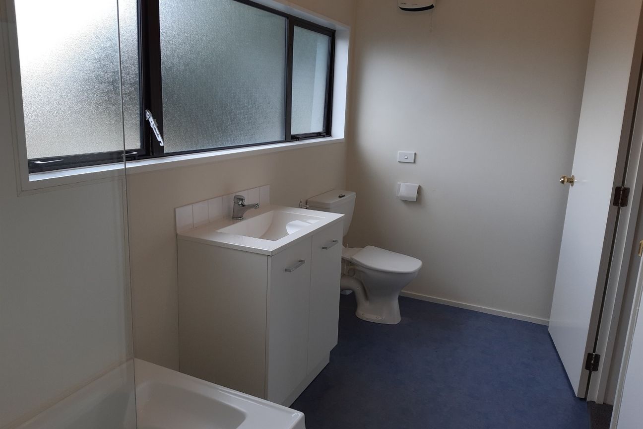 *** FOUR BEDROOMS TWO BATHROOM FAMILY HOME *** - Mehr