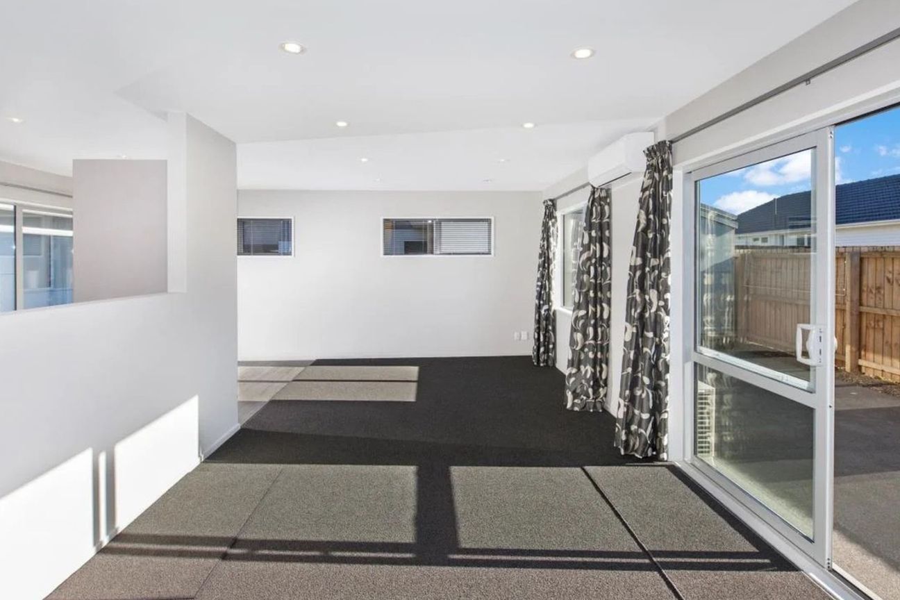 4 Bed And 2 Bathroom Modern Home - View 3