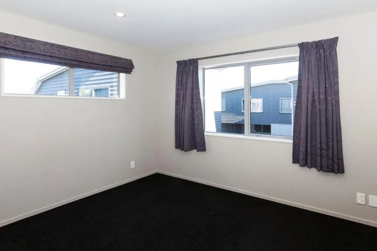 4 Bed And 2 Bathroom Modern Home - More
