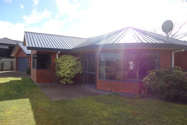 Hilltop school zoned 3 bedroom home - Ansicht 2