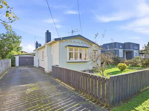 17 Hutchison Crescent, Durie Hill