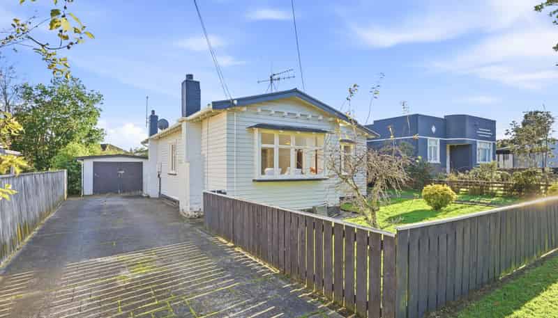 17 Hutchison Crescent, Durie Hill