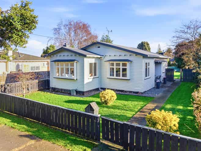 17 Hutchison Crescent, Durie Hill