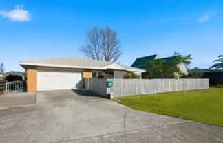 18 Webb Place, Papamoa