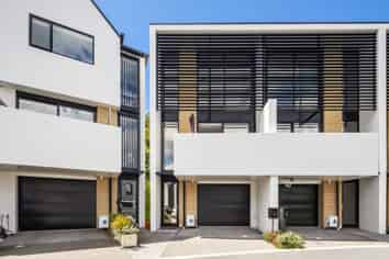 17 Erica Pabst Way, Island Bay