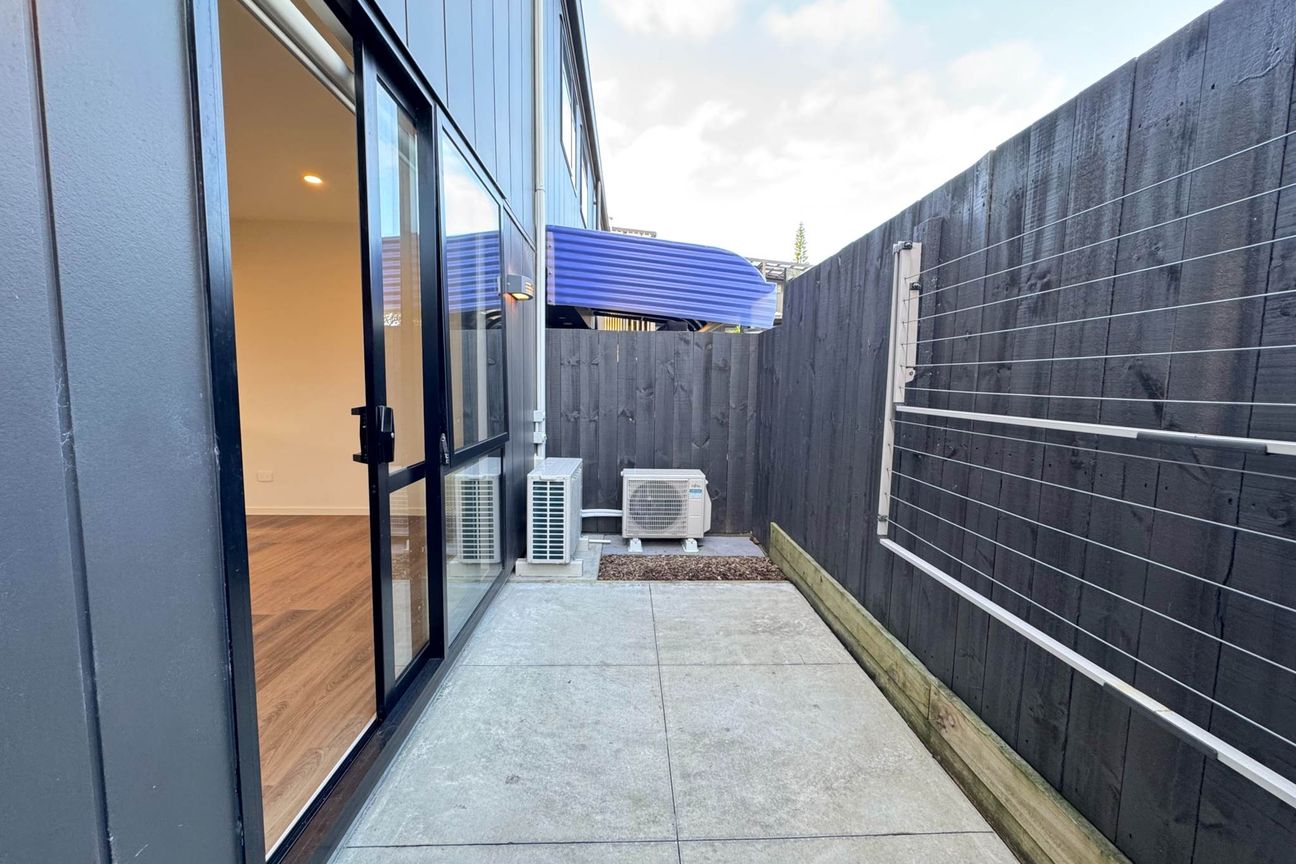 Modern 2 Bedrooms in Mangere - Več