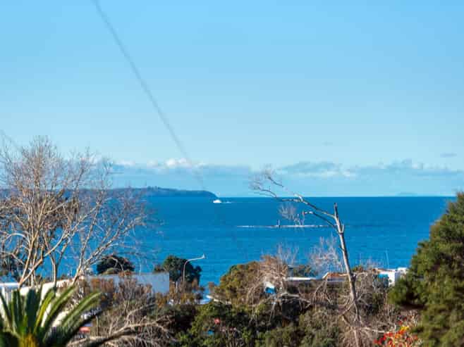 2/1 Argyle Road, Browns Bay
