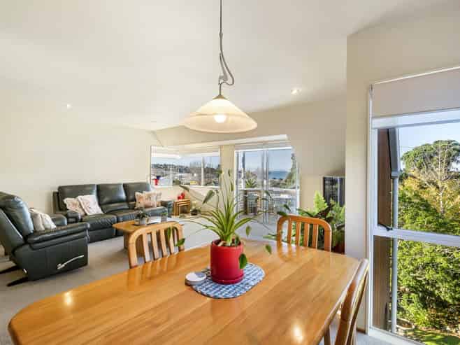 2/1 Argyle Road, Browns Bay