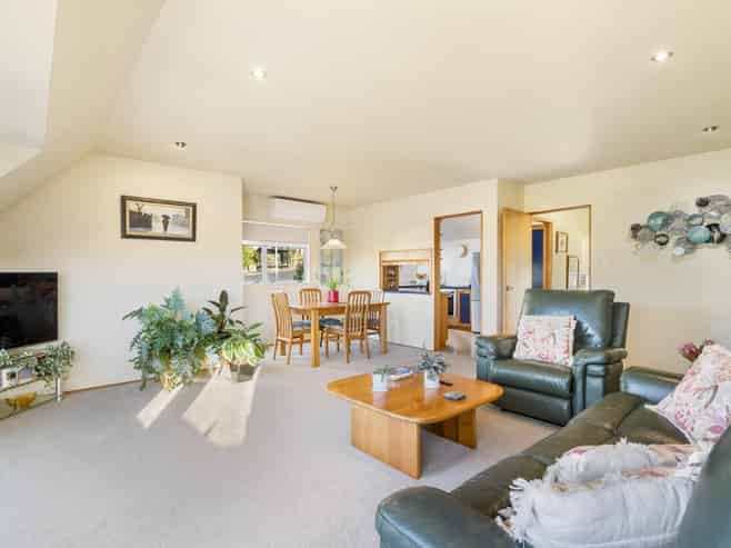 2/1 Argyle Road, Browns Bay