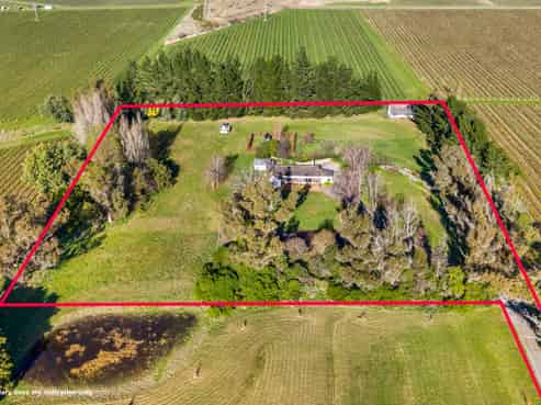 Airfields, 523 State Highway 63, Renwick