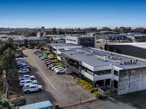 Flexible ground floor office for great value