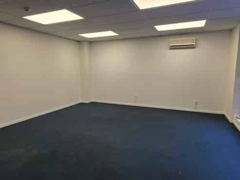 Flexible ground floor office for great value