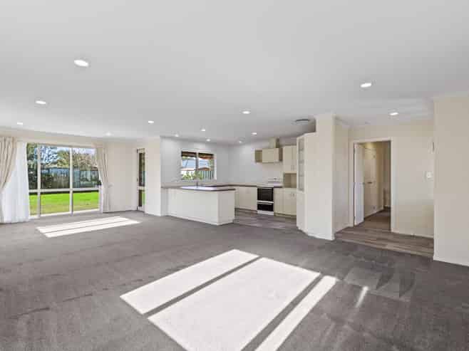 28 Oaklands Drive, Cambridge