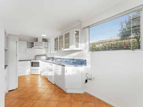 62A Pemberton Crescent, Greerton