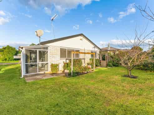 62A Pemberton Crescent, Greerton