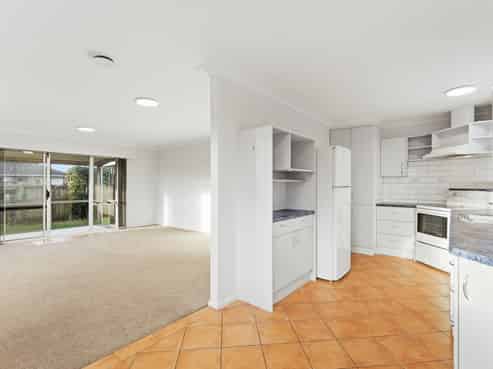62A Pemberton Crescent, Greerton