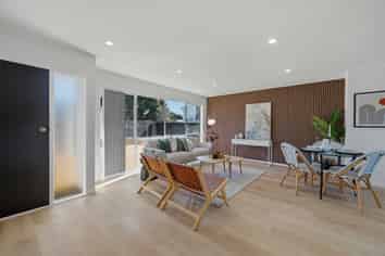 7 Damian Way, Weymouth