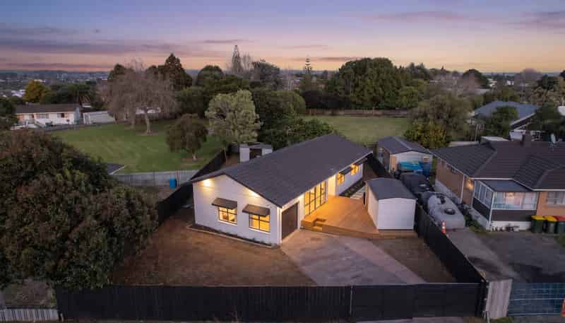7 Damian Way, Weymouth