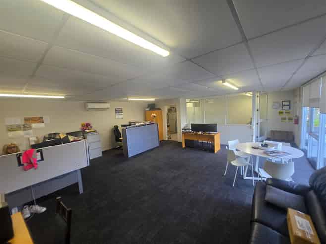 Functional 306sqm Warehouse & Office