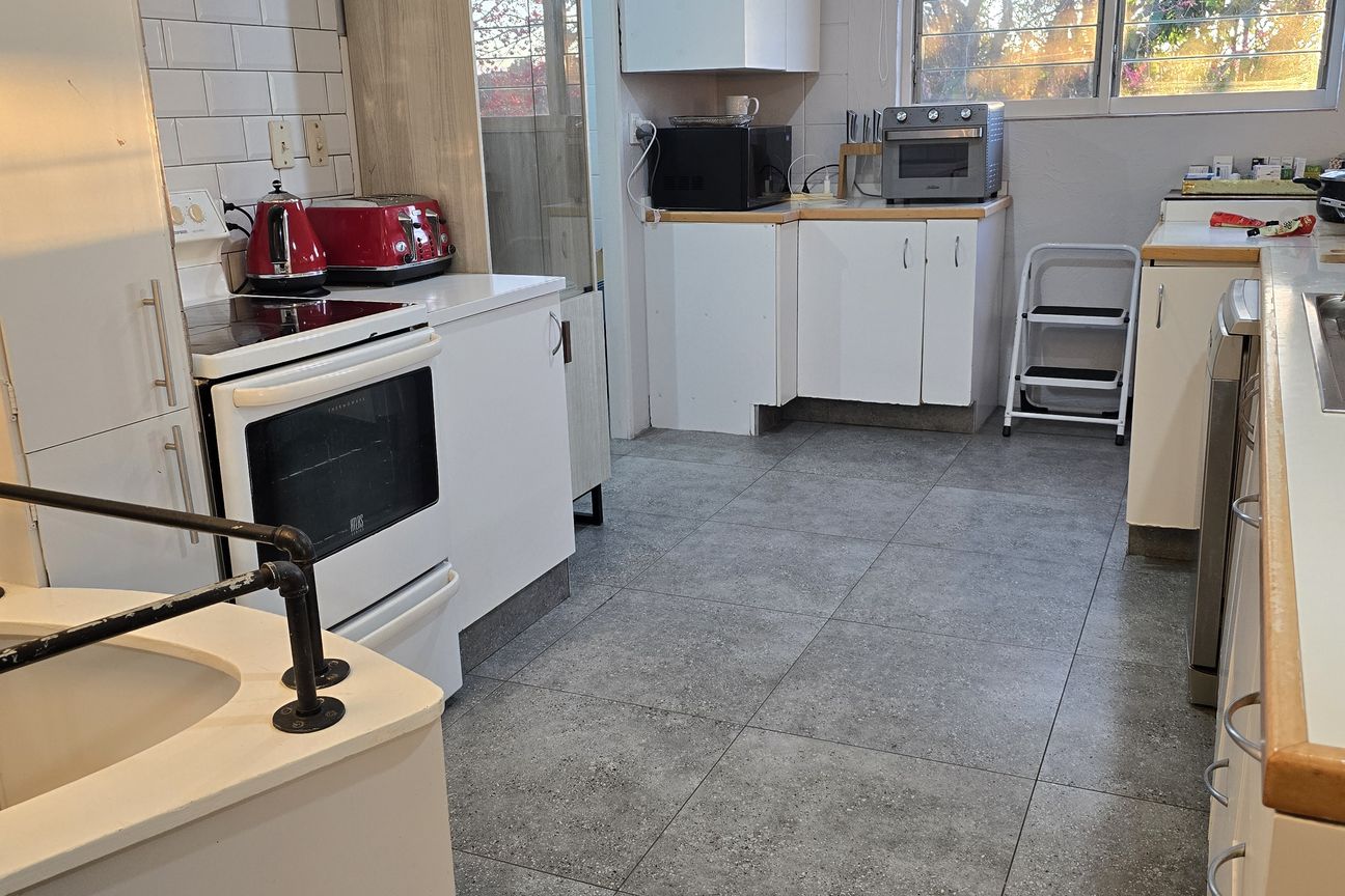 spacious house is perfect for families or groups looking for comfort and convenience. - Bild 4